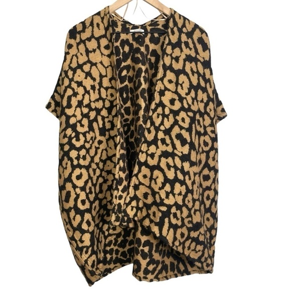 LOFT Sweaters - Loft Women’s Animal Print Shawl